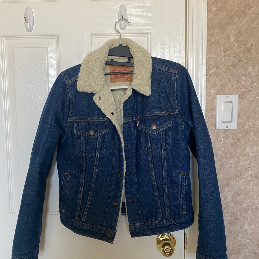 Levi's Women’s Blue Denim Jacket with Sherpa Lining